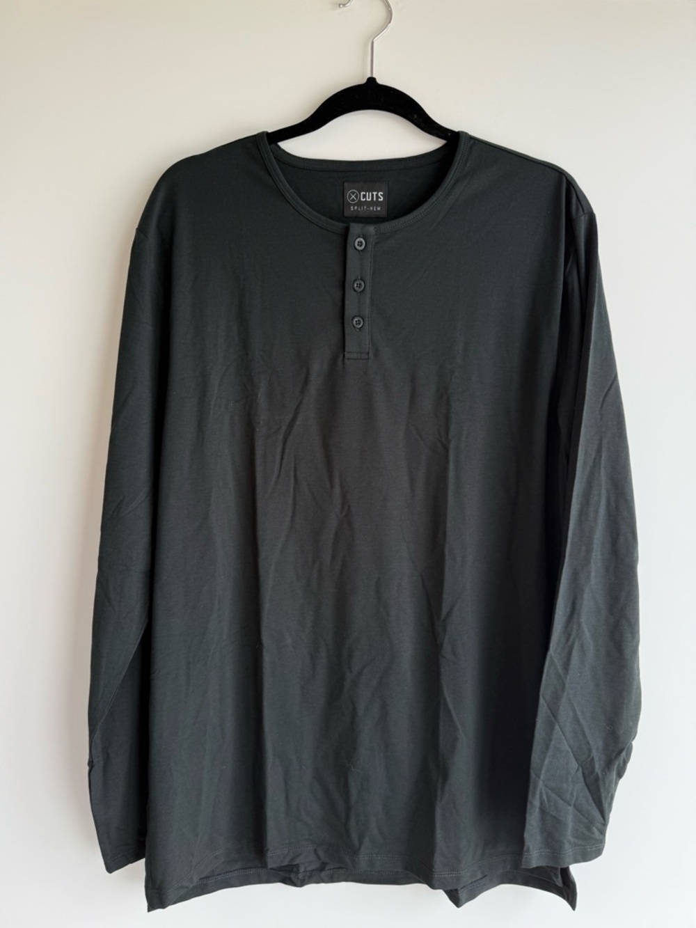 NIB CUTS Men’s Black Long-Sleeve Henley Shirt - Size XL